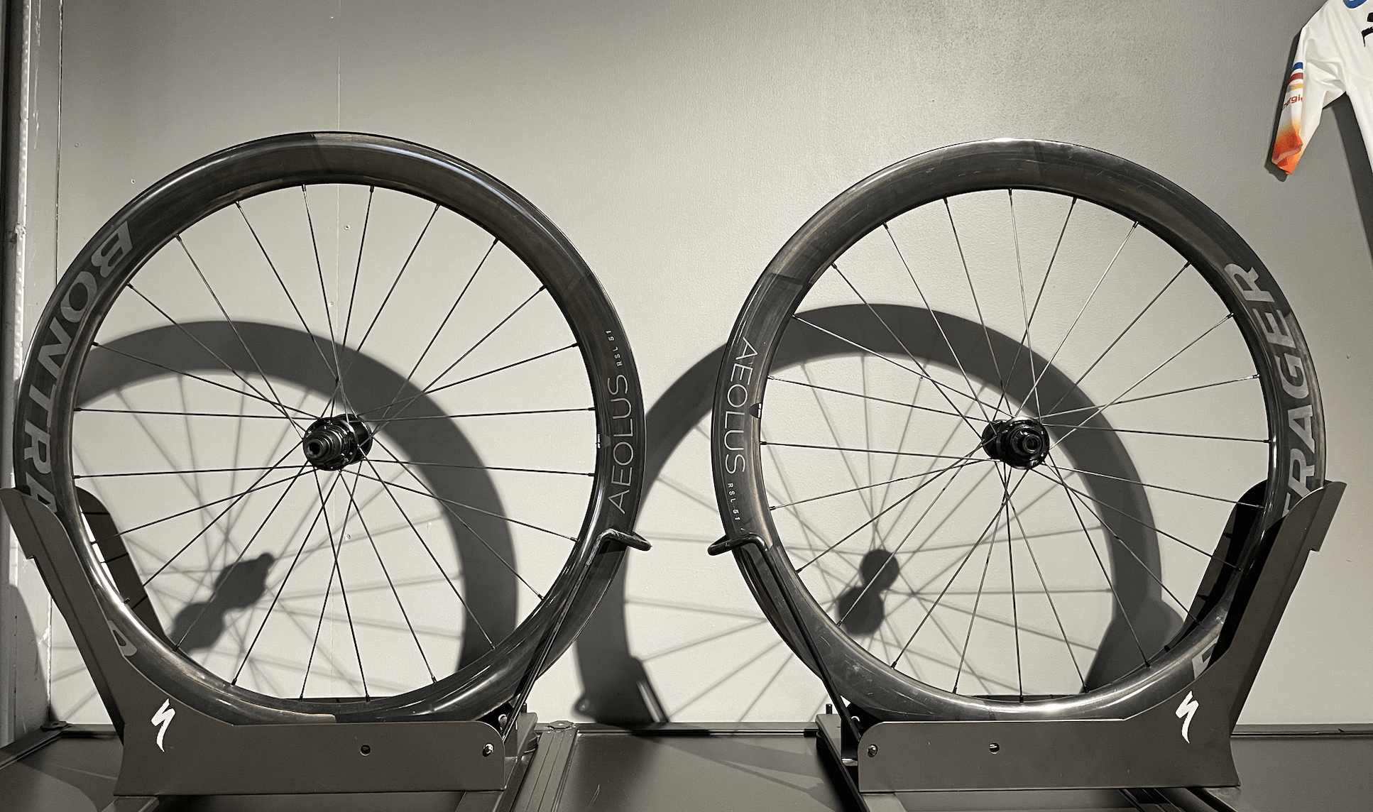 ボントレガー AEOLUS ELITE 50 カーボン ホイールタイヤセット Bontrager Aeolus Elite 50 TLR Disc カーボンホイール